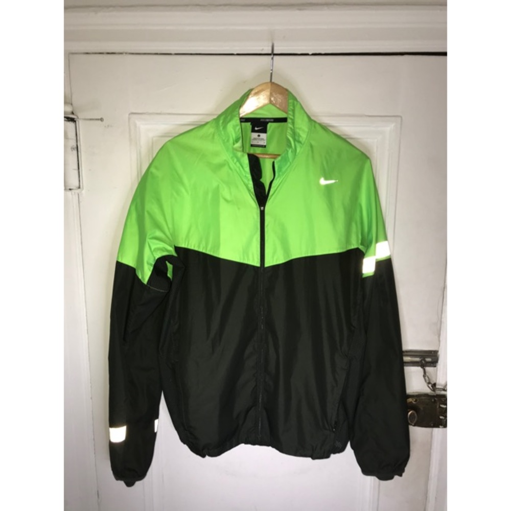 Windbreaker Nike size Large , used 80% live